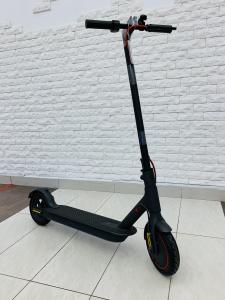 Электросамокат Xiaomi M365 Pro Черный (DDHBC02NEB) Электросамокат Xiaomi M365 Pro Черный (DDHBC02NEB)