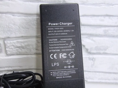 фото Зарядное устройство для Электросамокатов Xiaomi Ninebot