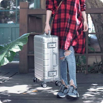 фото Умный чемодан Xiaomi Mi 90 Points Metal Suitcase 20"