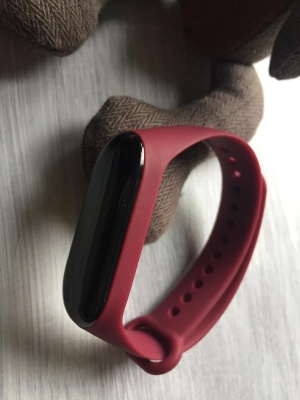 фото Фитнес-браслет Xiaomi Mi Band 4, бордовый